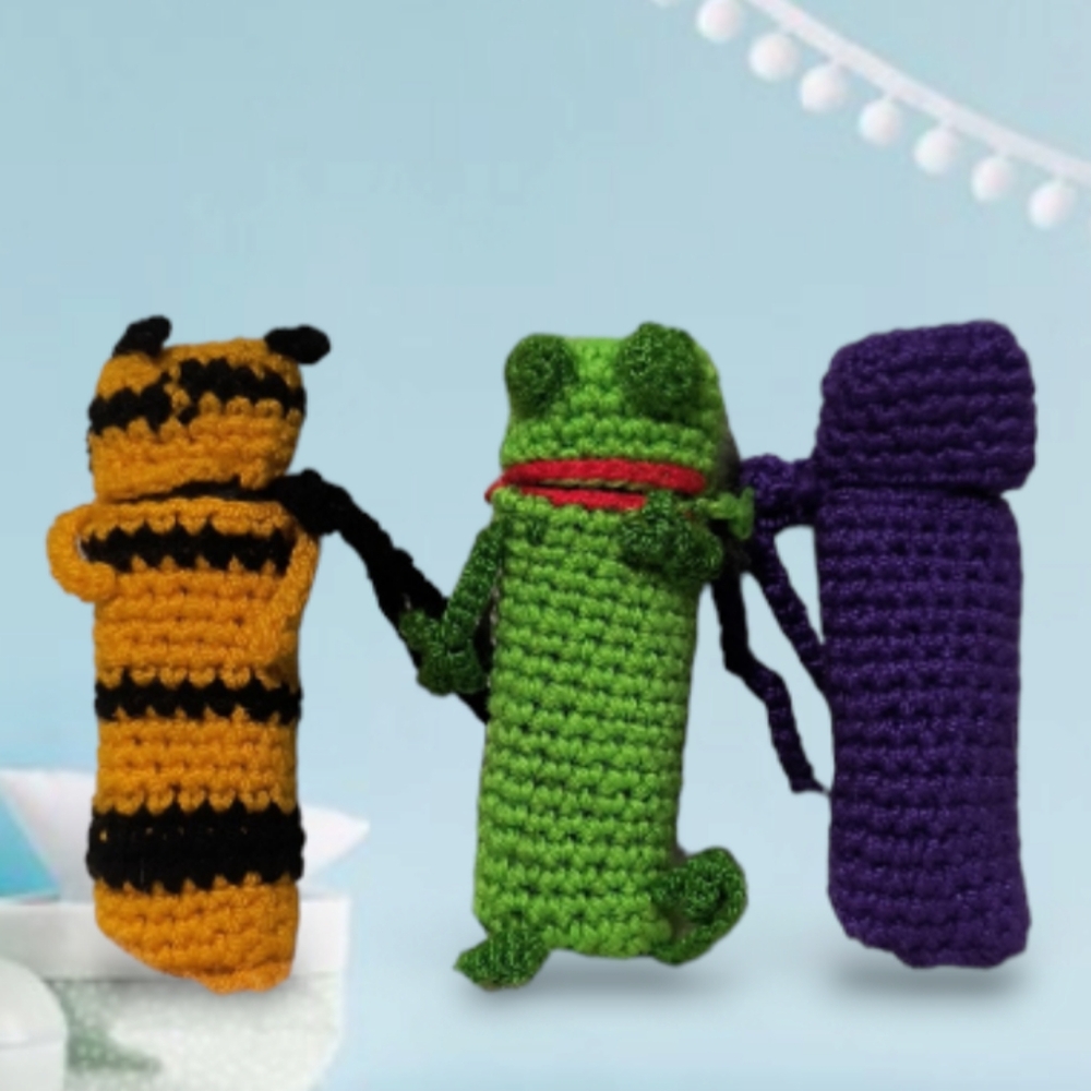 Protectors, made with hand knitting technique with a needle (crochet) in macramé